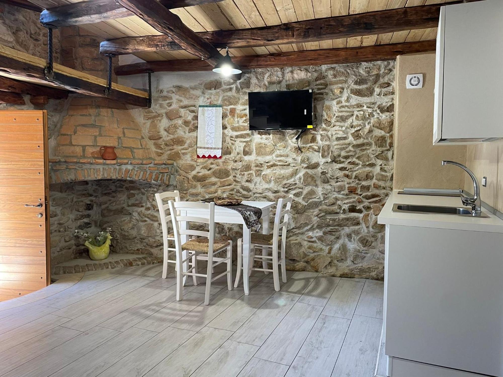 Antica Dimora Fora E' Muros Ammentos Apartment Posada (Sardinia)